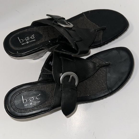 bõøc b.o.c Born Concepts Women’s leather flower flip flops sandals - Picture 9 of 12